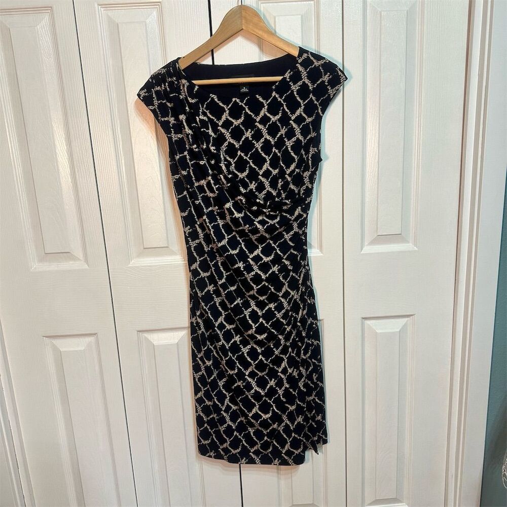 Connected Apparel Women's Black Geometric Shift Dress Size 8 Knee Length